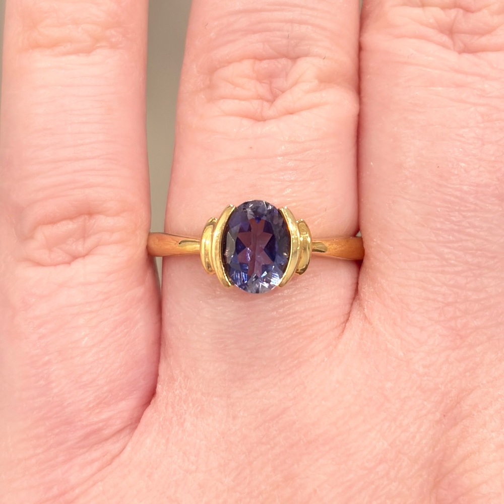 18K Iolite Ring, Natural Violet Oval Cut, Size 8.25, Yellow Gold, Solitaire - Picture 3 of 17